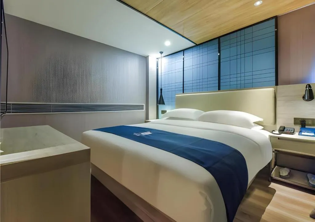 Bed in Echarm Hotel Guiyang Qianling Mountain