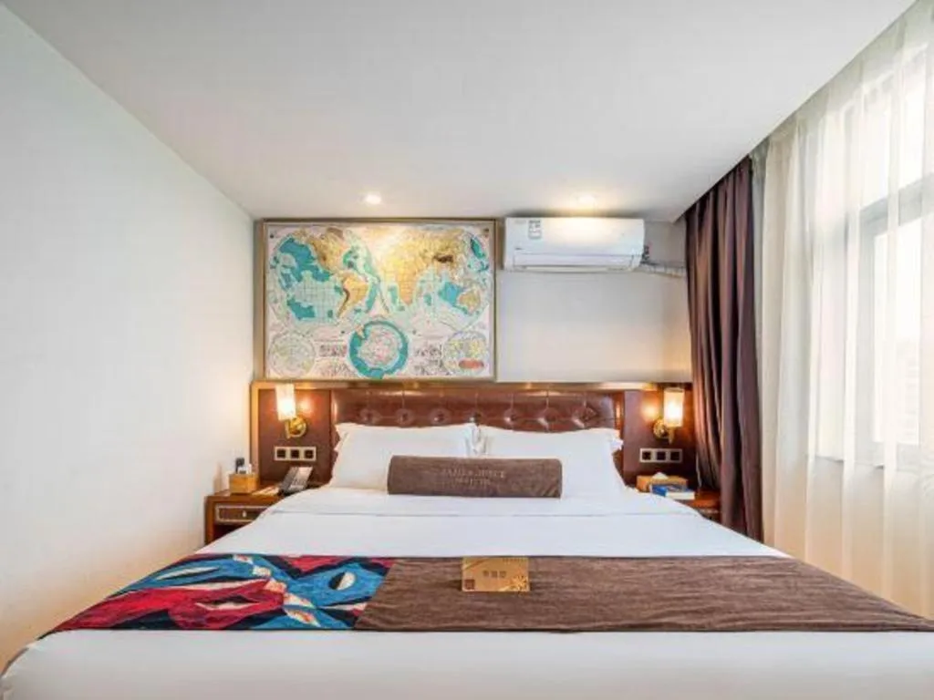 Bed in James Joyce Coffetel Guilin Railway Station Xiangbi Mountain Liangjiang Sihu Wharf