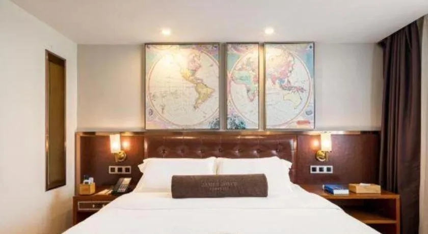 Bed in James Joyce Coffetel Guilin Railway Station Xiangbi Mountain Liangjiang Sihu Wharf