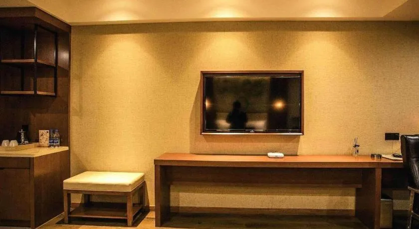 James Joyce Coffetel Xinyang Municipal Government Railway Station