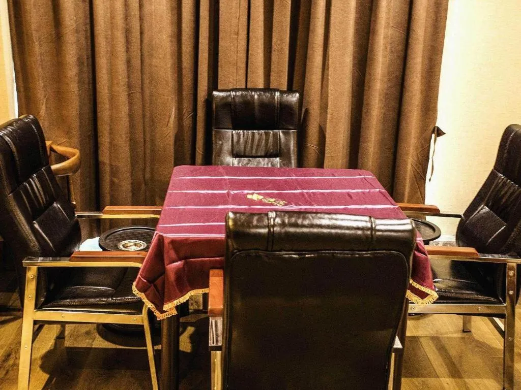 James Joyce Coffetel Xinyang Municipal Government Railway Station