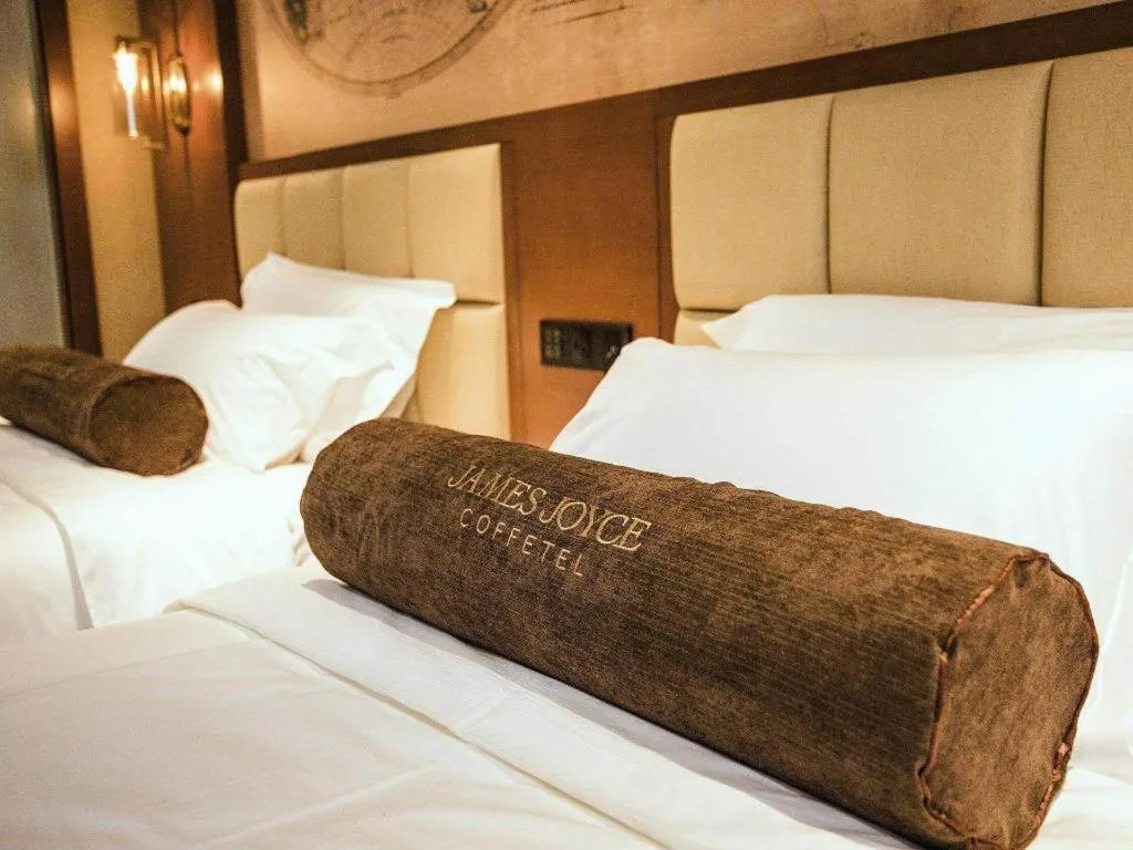 Bed in James Joyce Coffetel Xinyang Municipal Government Railway Station