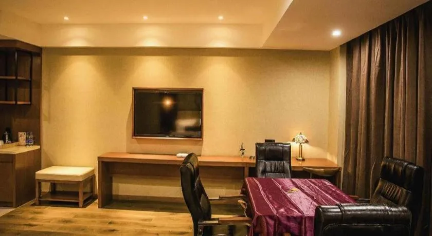 James Joyce Coffetel Xinyang Municipal Government Railway Station