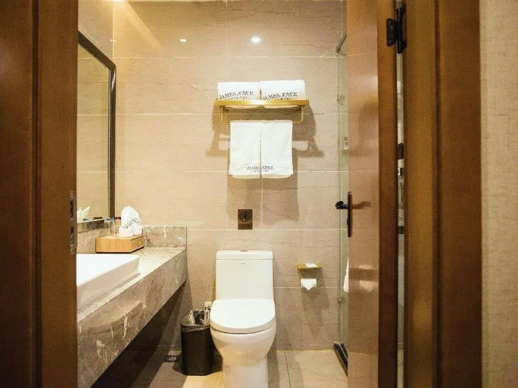 James Joyce Coffetel Xinyang Municipal Government Railway Station