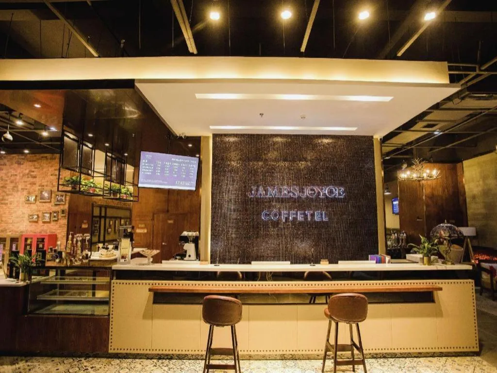 James Joyce Coffetel Xinyang Municipal Government Railway Station