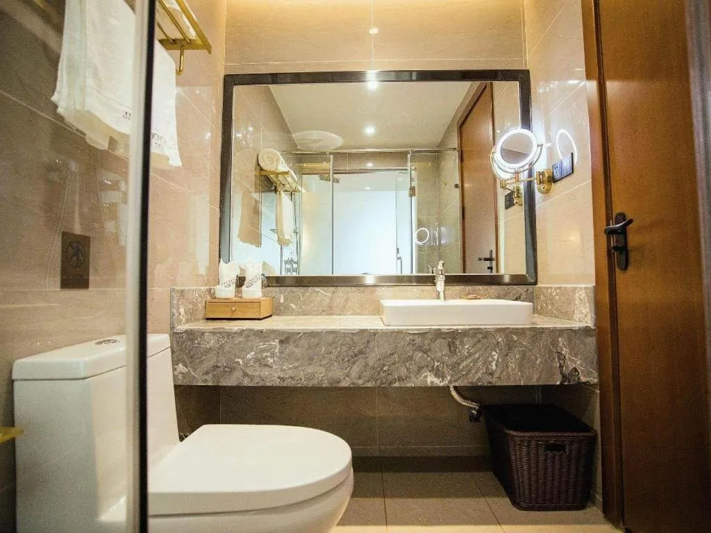 James Joyce Coffetel Xinyang Municipal Government Railway Station