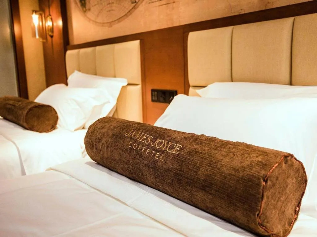 Bed in James Joyce Coffetel Xinyang Municipal Government Railway Station