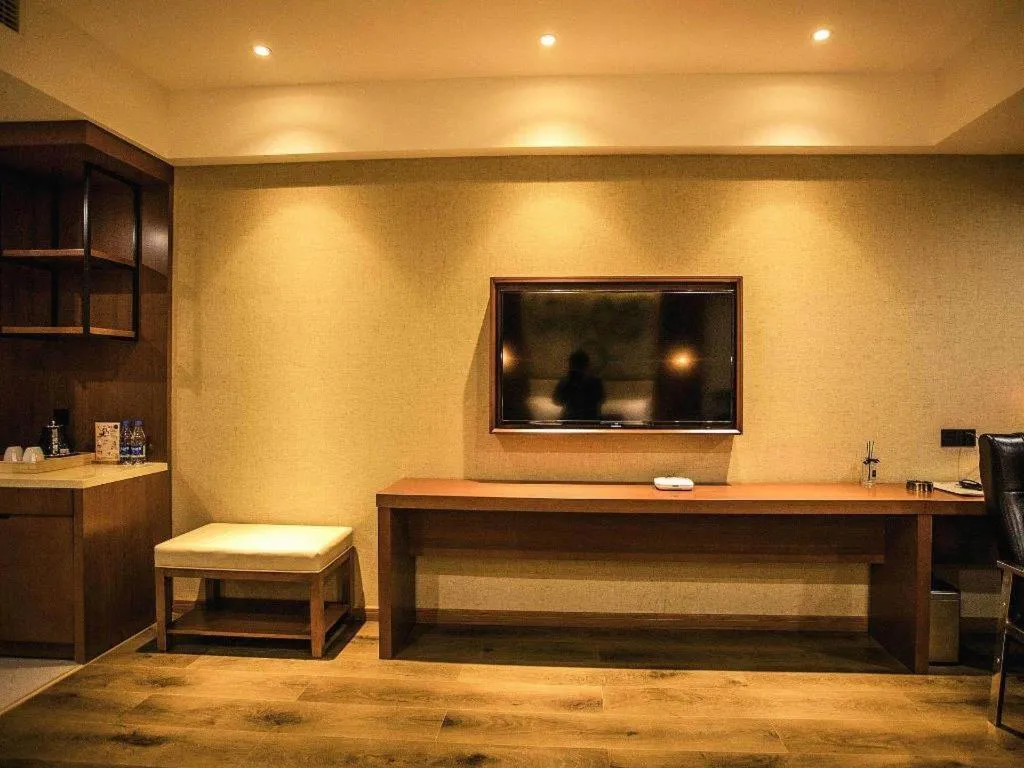 James Joyce Coffetel Xinyang Municipal Government Railway Station