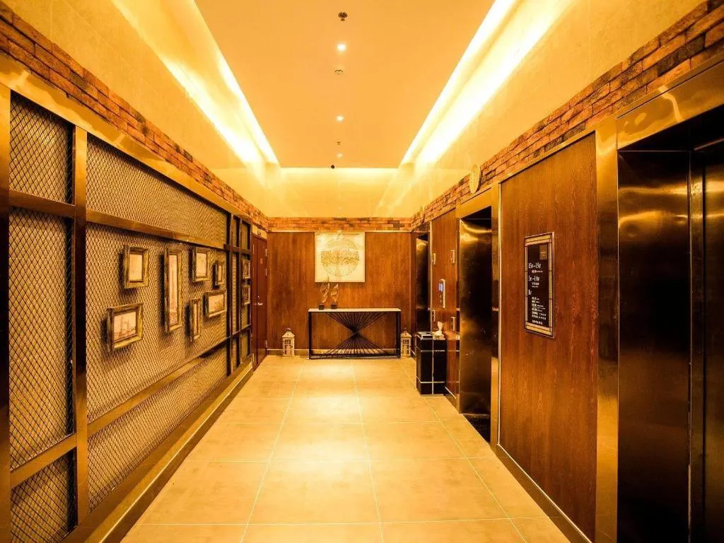 James Joyce Coffetel Xinyang Municipal Government Railway Station