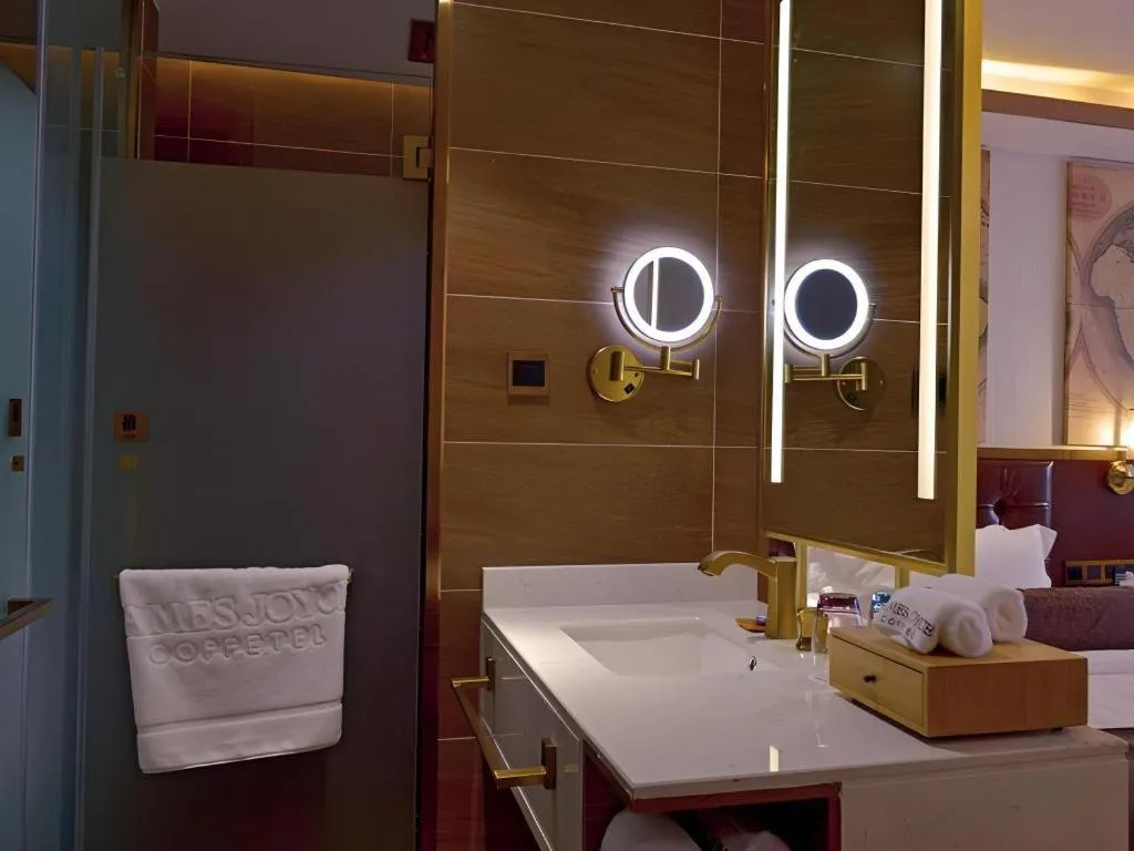 James Joyce Coffetel Lijiang Ancient City Dashuiche