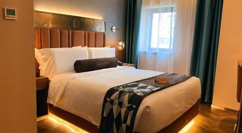 Bed in James Joyce Coffetel Tianjing First Central Hospital Nankai University