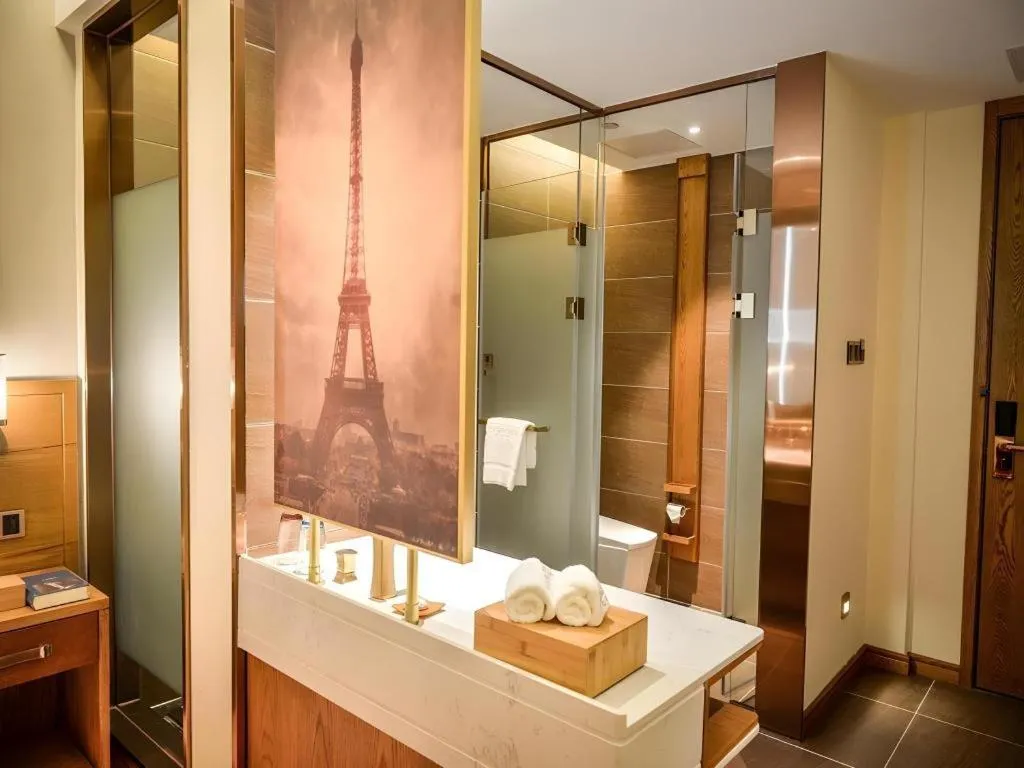 James Joyce Coffetel Luoyang Longmen High-speed Railway Station Baolong Plaza