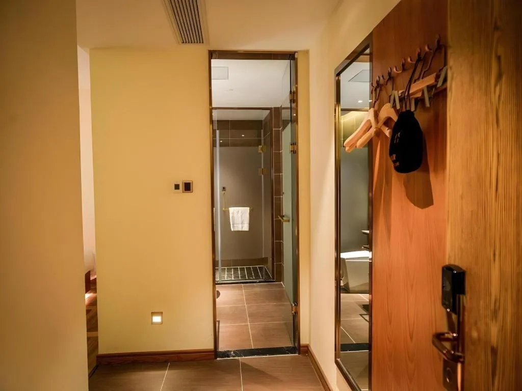 James Joyce Coffetel Luoyang Longmen High-speed Railway Station Baolong Plaza