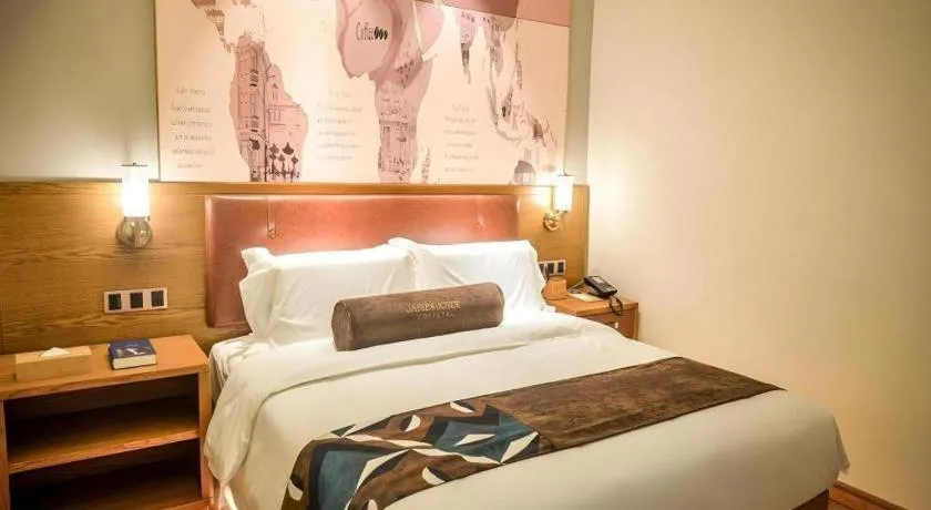 Bed in James Joyce Coffetel Luoyang Longmen High-speed Railway Station Baolong Plaza