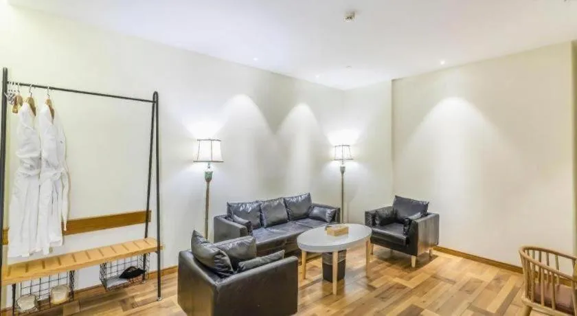 James Joyce Coffetel Luoyang Longmen High-speed Railway Station Baolong Plaza