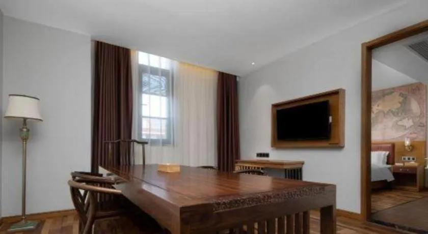 James Joyce Coffetel Luoyang Longmen High-speed Railway Station Baolong Plaza