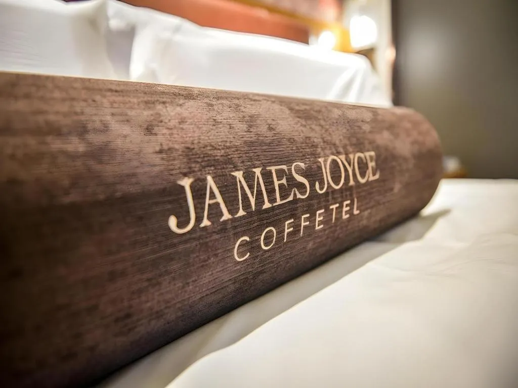 Bed in James Joyce Coffetel Luoyang Longmen High-speed Railway Station Baolong Plaza