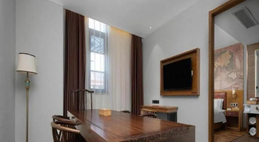 James Joyce Coffetel Luoyang Longmen High-speed Railway Station Baolong Plaza