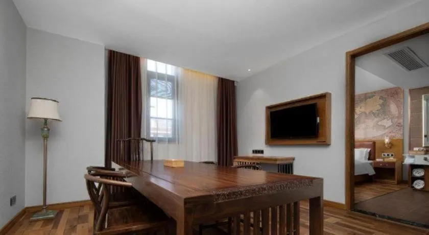 James Joyce Coffetel Luoyang Longmen High-speed Railway Station Baolong Plaza