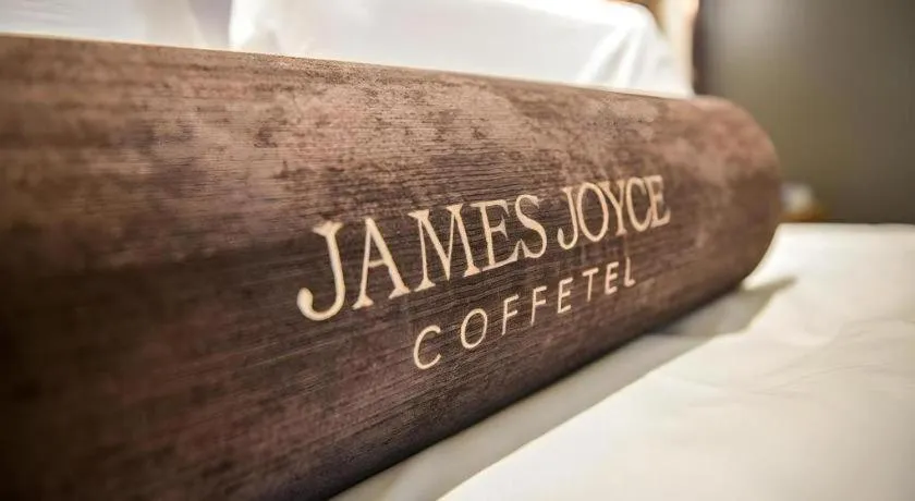 Bed in James Joyce Coffetel Luoyang Longmen High-speed Railway Station Baolong Plaza