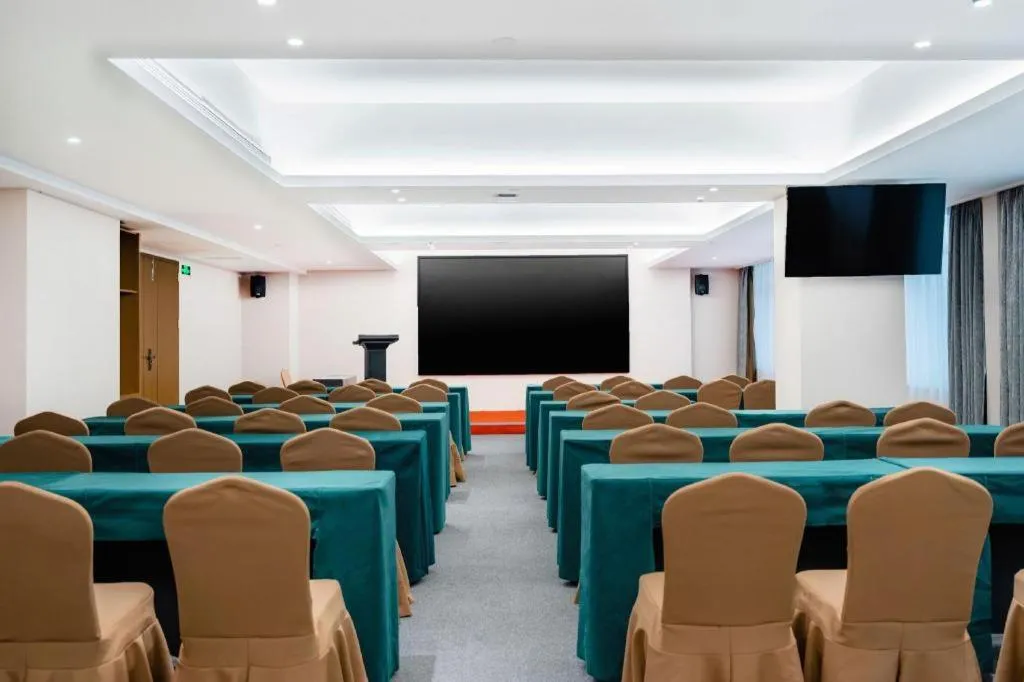 Xana Lite Huizhou Railway Station