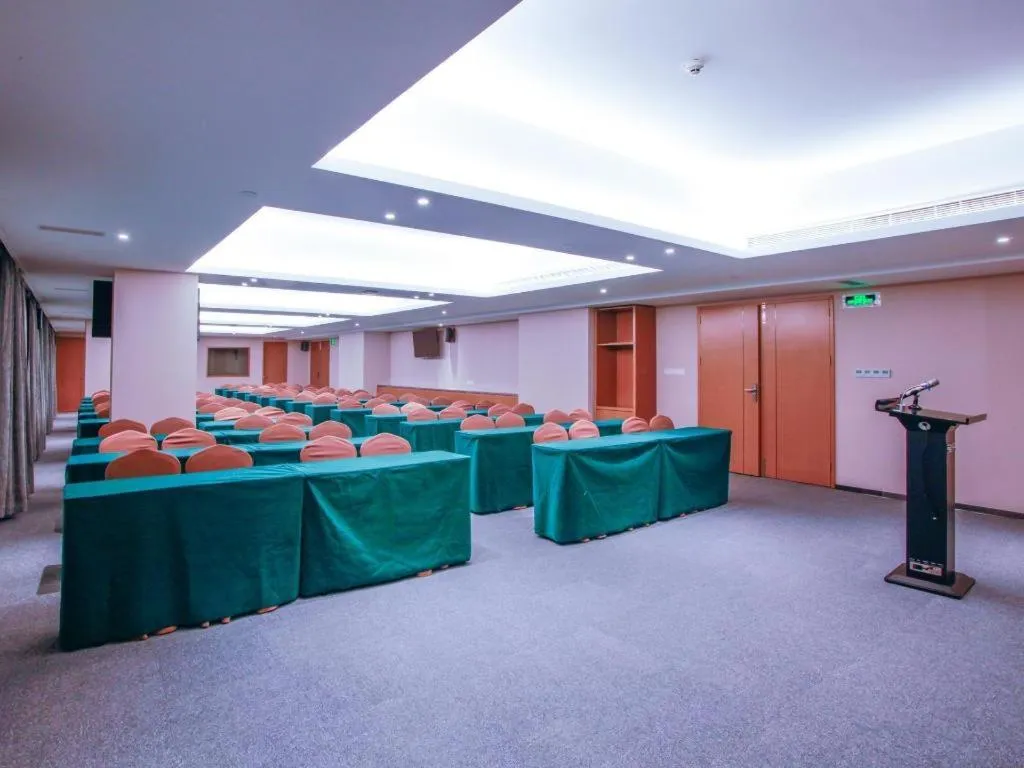 Xana Lite Huizhou Railway Station