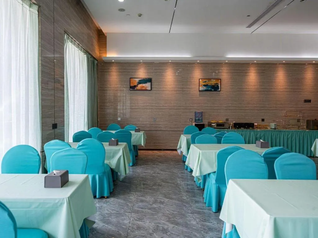 Xana Lite Huizhou Railway Station