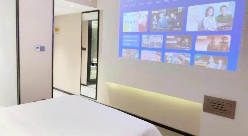 Bed in IU Hotel Chongqing Airport T3 Terminal