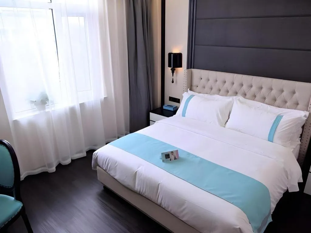Bed in Xana Lite Hotelle Tianjin Huaming Binhai International Airport