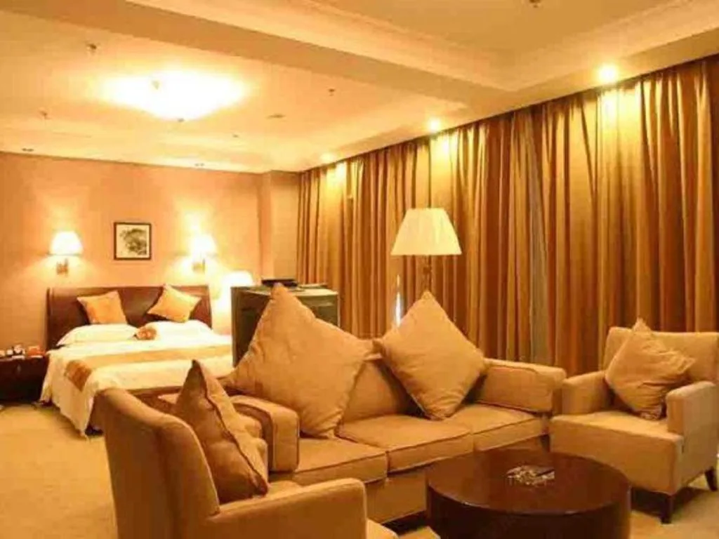 Bed in Jinjiang Hotel Qianan