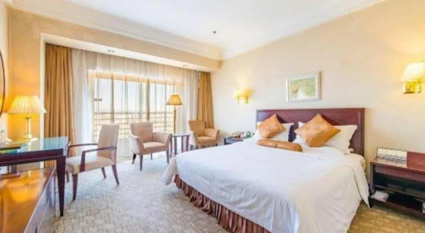 Bed in Jinjiang Hotel Qianan