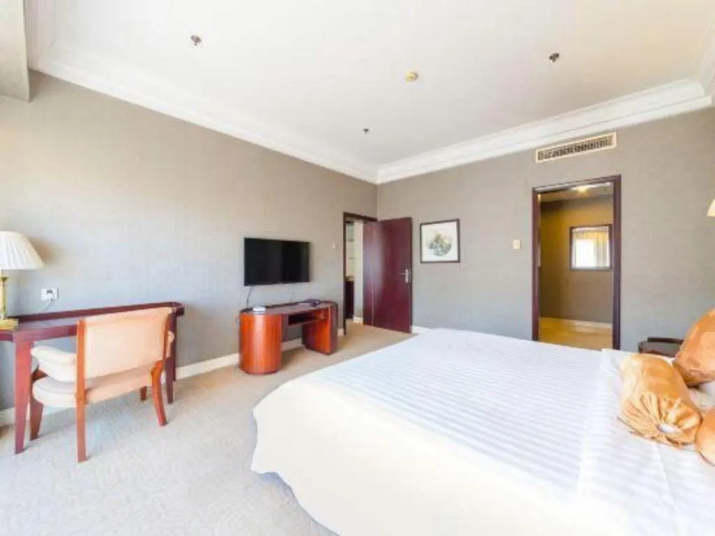 Bed in Jinjiang Hotel Qianan