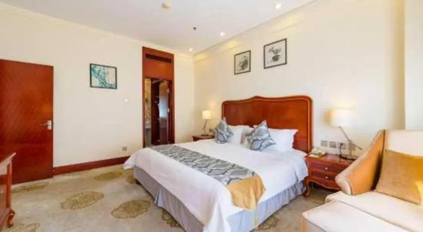 Bed in Jinjiang Hotel Qianan