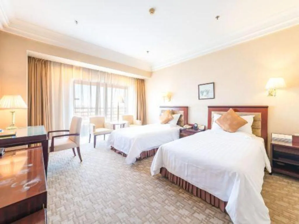 Bed in Jinjiang Hotel Qianan