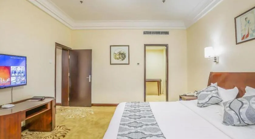 Bed in Jinjiang Hotel Qianan