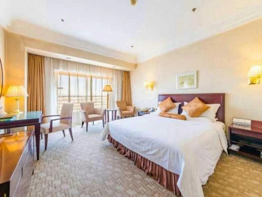 Bed in Jinjiang Hotel Qianan