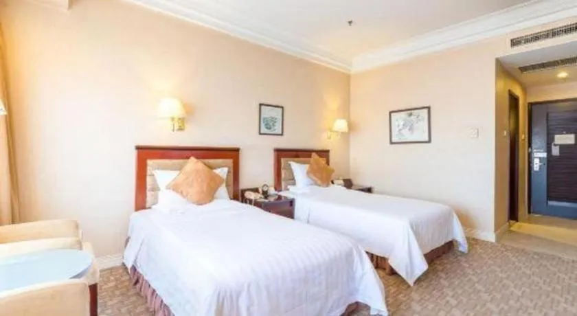 Bed in Jinjiang Hotel Qianan