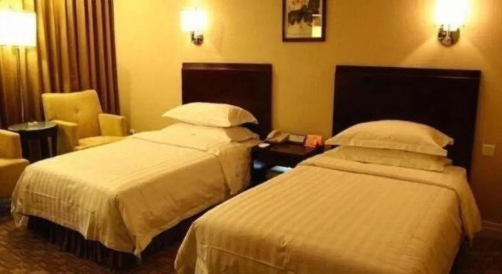 Bed in Jinjiang Hotel Qianan