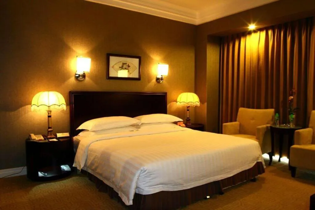 Bed in Jinjiang Hotel Qianan