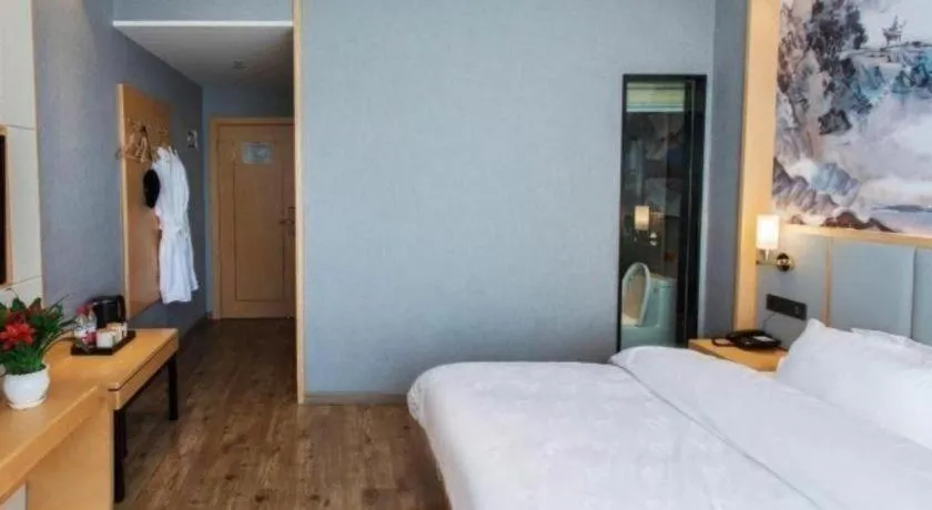 Bed in GreenTree Eastern Hotel Yunnan Shangri-La Yangtang Road