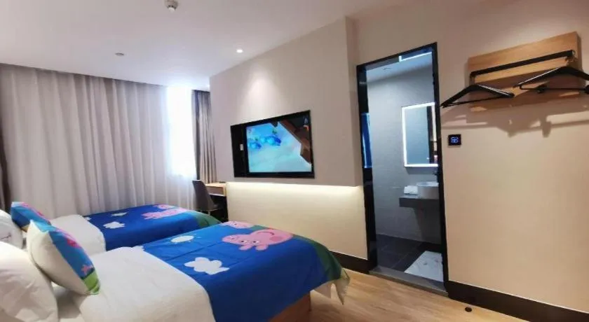 Bed in Green Tree Inn Express Shanghai Bund Yuyuan Xiaonanmen Metro Station