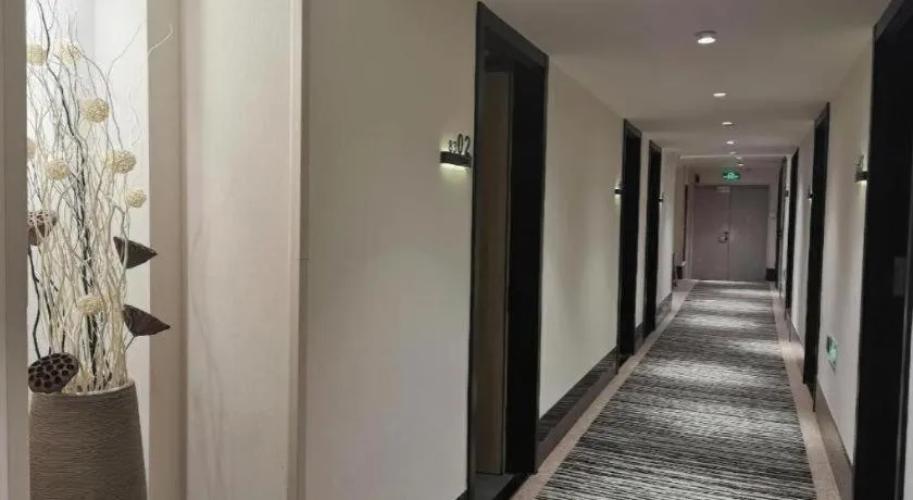 Green Tree Inn Express Shanghai Bund Yuyuan Xiaonanmen Metro Station