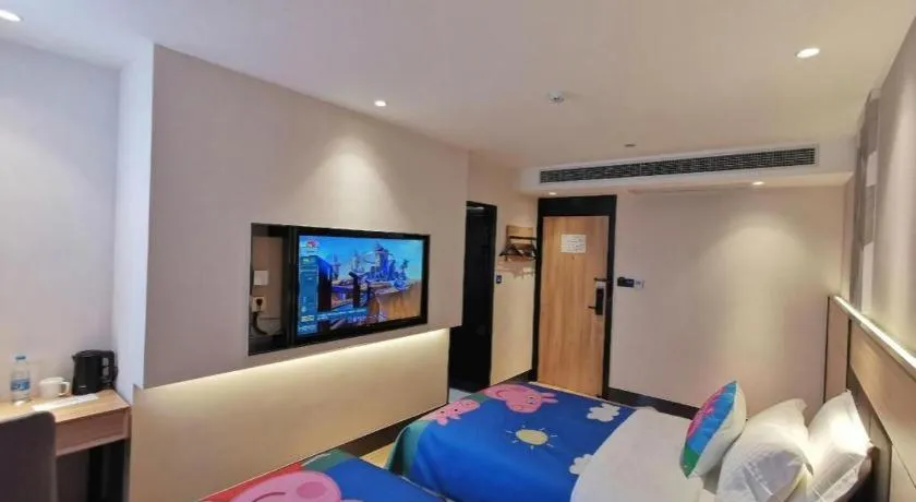 Bed in Green Tree Inn Express Shanghai Bund Yuyuan Xiaonanmen Metro Station