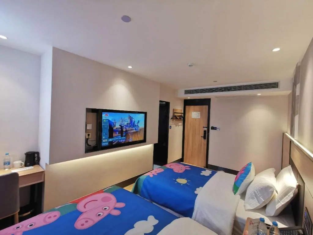 Bed in Green Tree Inn Express Shanghai Bund Yuyuan Xiaonanmen Metro Station