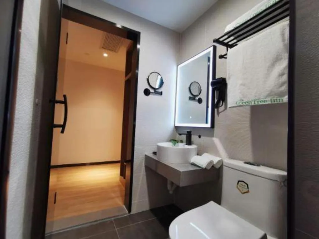 Green Tree Inn Express Shanghai Bund Yuyuan Xiaonanmen Metro Station