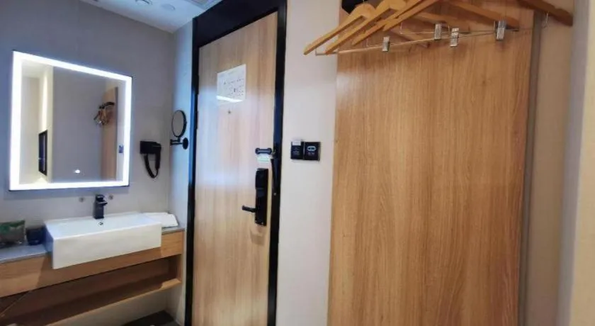 Green Tree Inn Express Shanghai Bund Yuyuan Xiaonanmen Metro Station