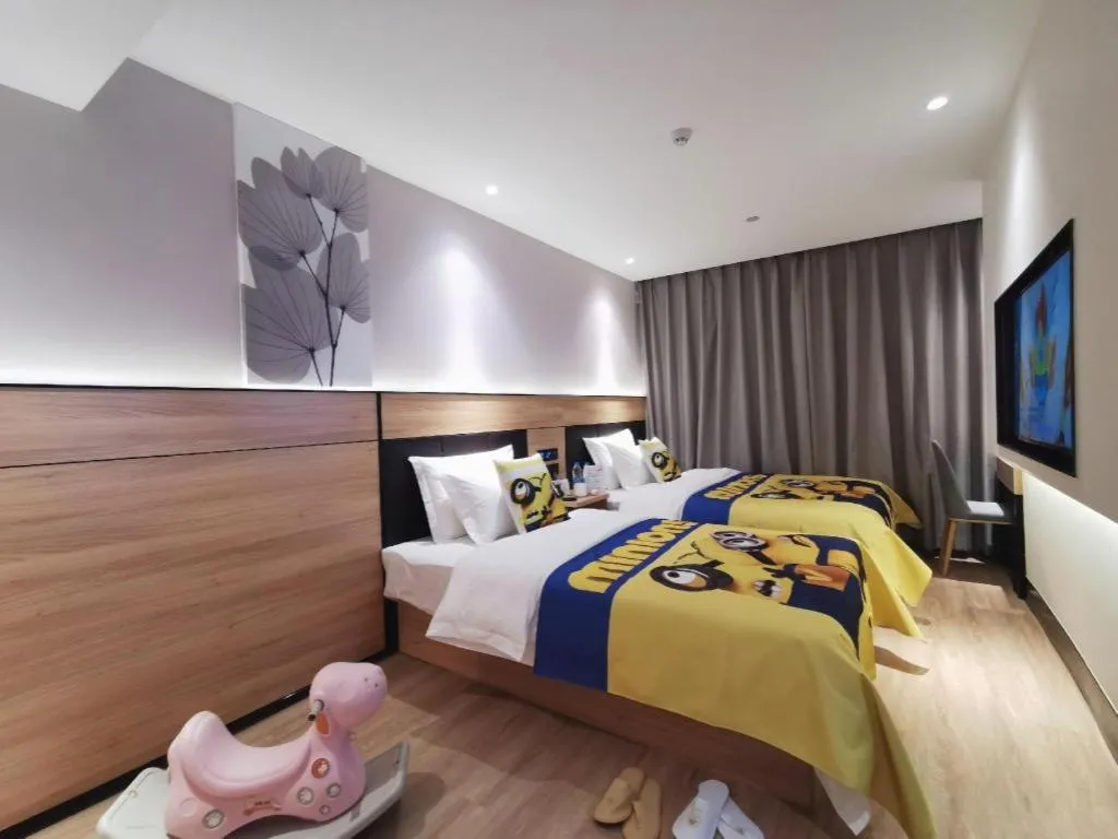 Bed in Green Tree Inn Express Shanghai Bund Yuyuan Xiaonanmen Metro Station