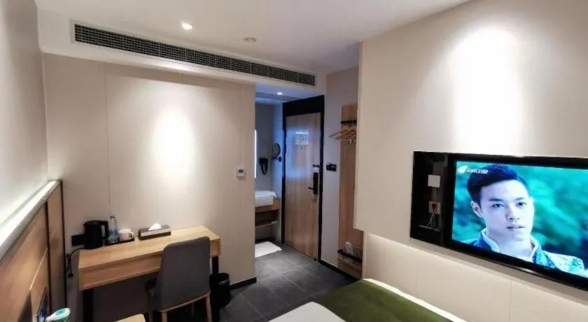 Green Tree Inn Express Shanghai Bund Yuyuan Xiaonanmen Metro Station