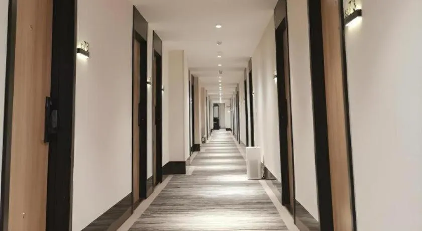 Green Tree Inn Express Shanghai Bund Yuyuan Xiaonanmen Metro Station