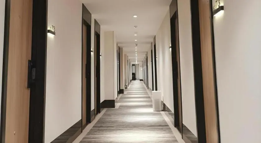 Green Tree Inn Express Shanghai Bund Yuyuan Xiaonanmen Metro Station